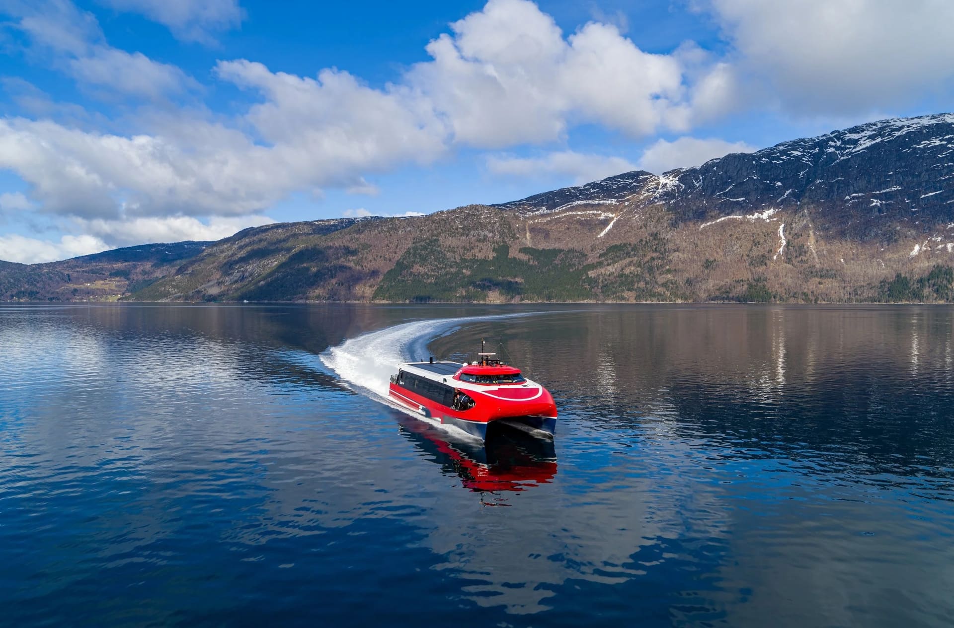 OBLUE AERO 36 running through a Norwegian fjord