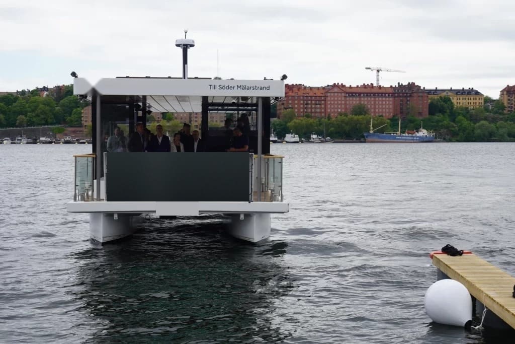 OBLUE FERRY 12E at the city dock