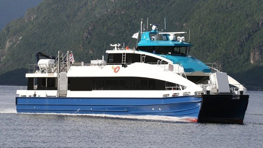 The FERRY 30 at speed on the Nordland commuter run
