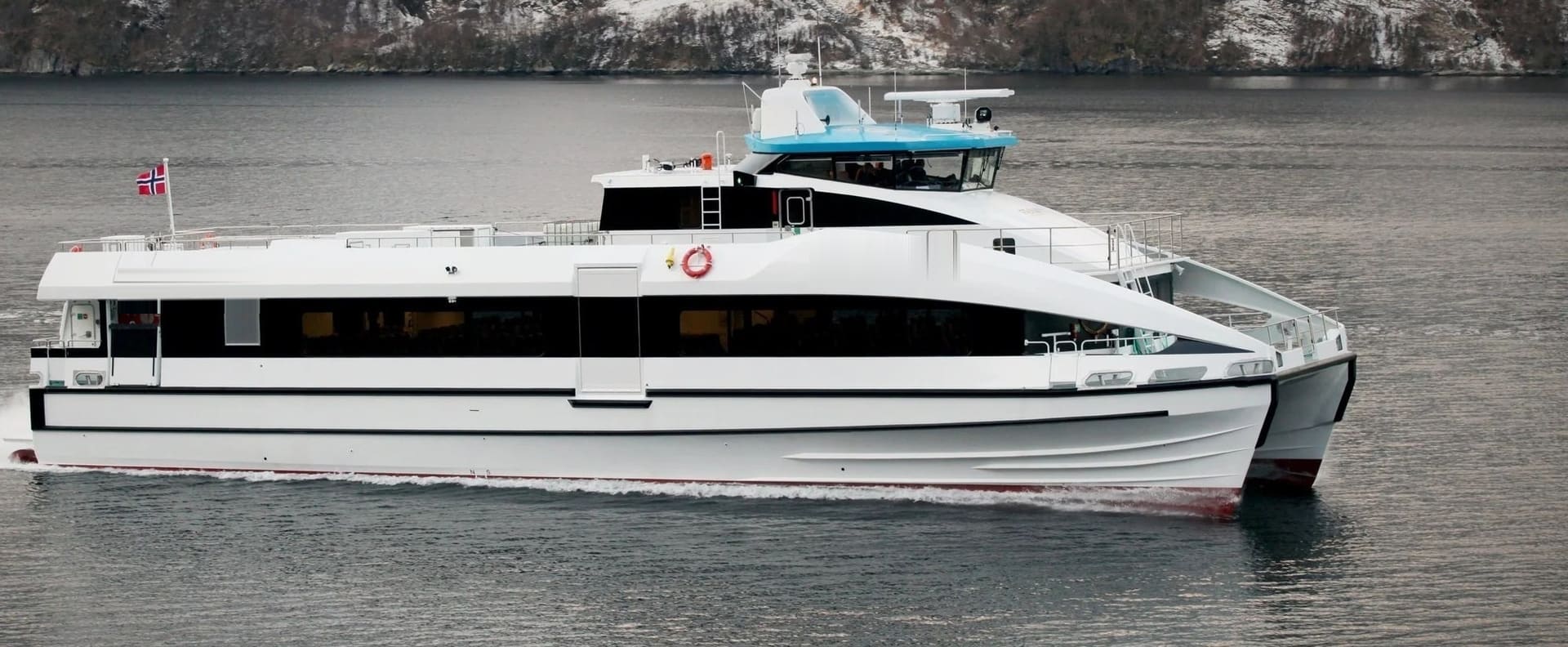 OBLUE FERRY 32 at speed, bow wave building under the foredeck