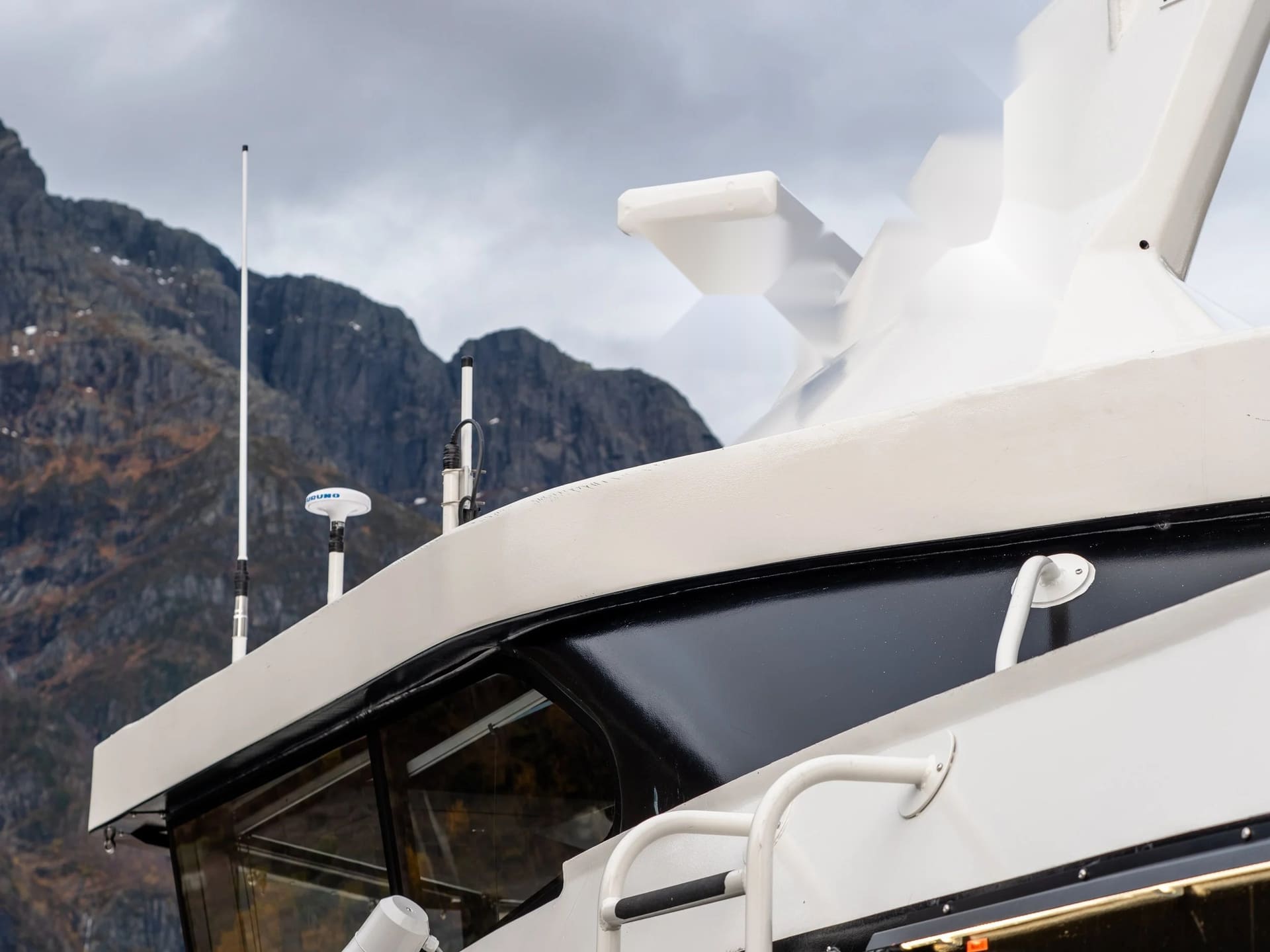 Mast and funnel of the FERRY 37