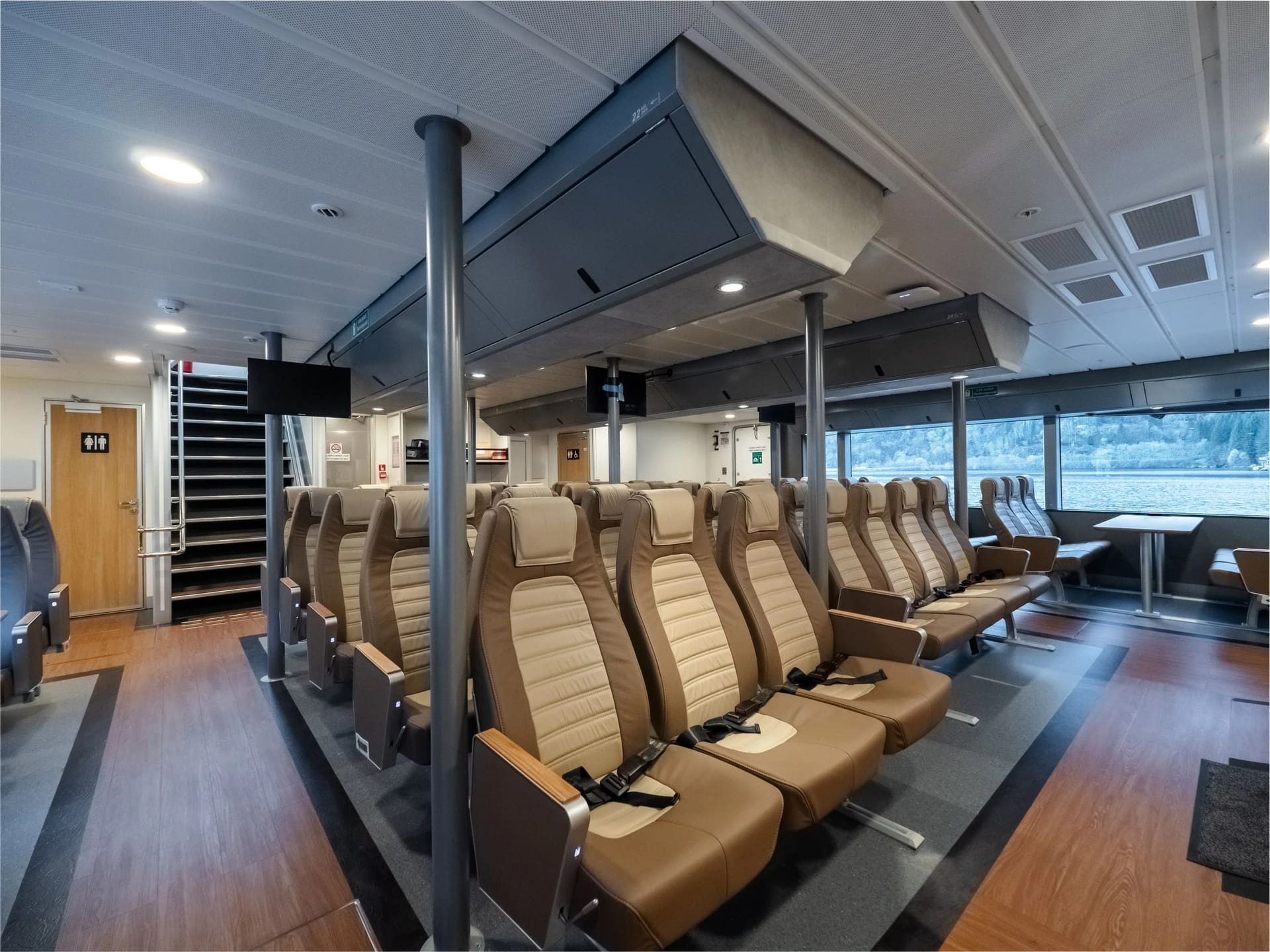 Passenger saloon of the FERRY 37 with high-back seats
