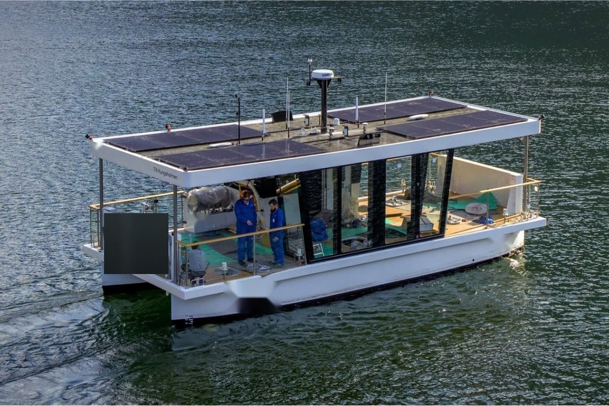 OBLUE FERRY 12E — 12.0 m · 25 PAX · autonomous