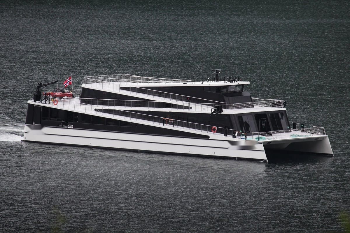 OBLUE SEASIGHT 42 — 42.5 m · 400 PAX · 16 kn