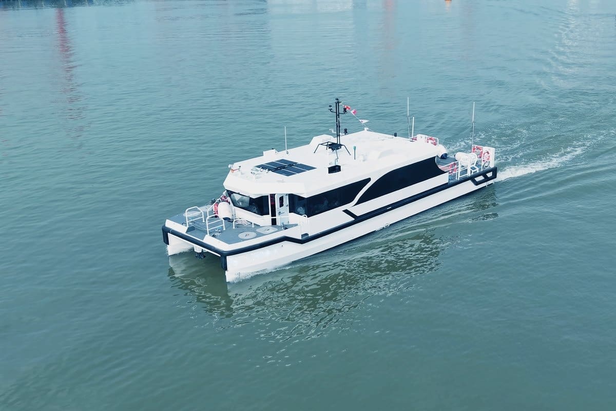 OBLUE SHUTTLE 18E — 18.5 m · 17 PAX · 720 kWh