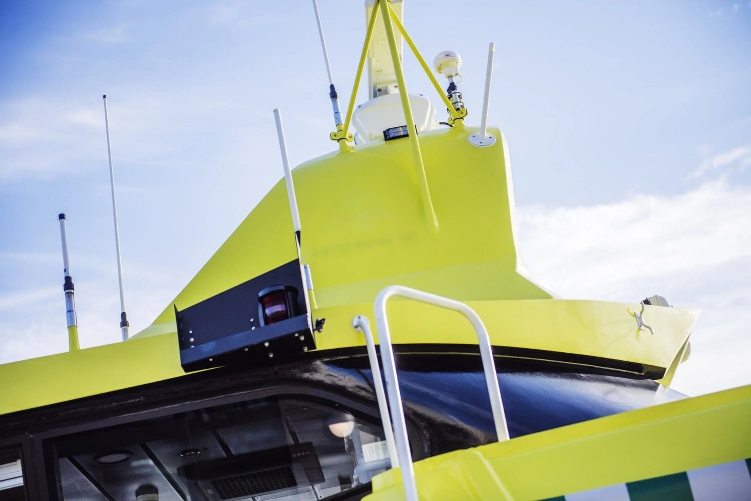 Mast and wheelhouse top of the OBLUE MEDIC 22