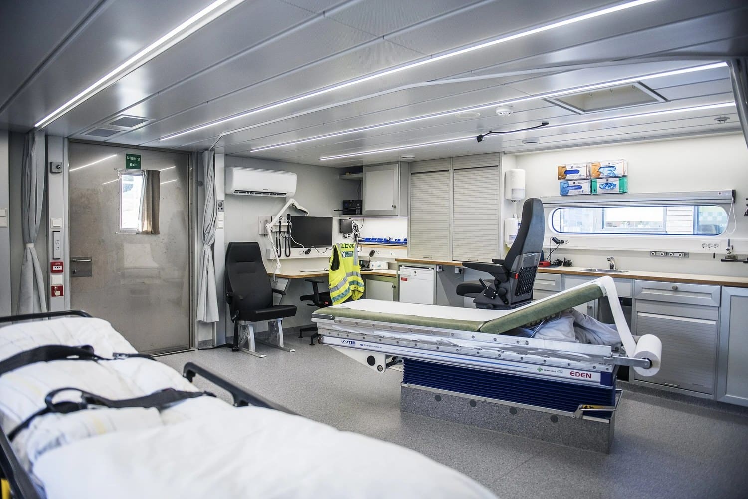 Ambulance room of the OBLUE MEDIC 22 with treatment stretcher and workbench