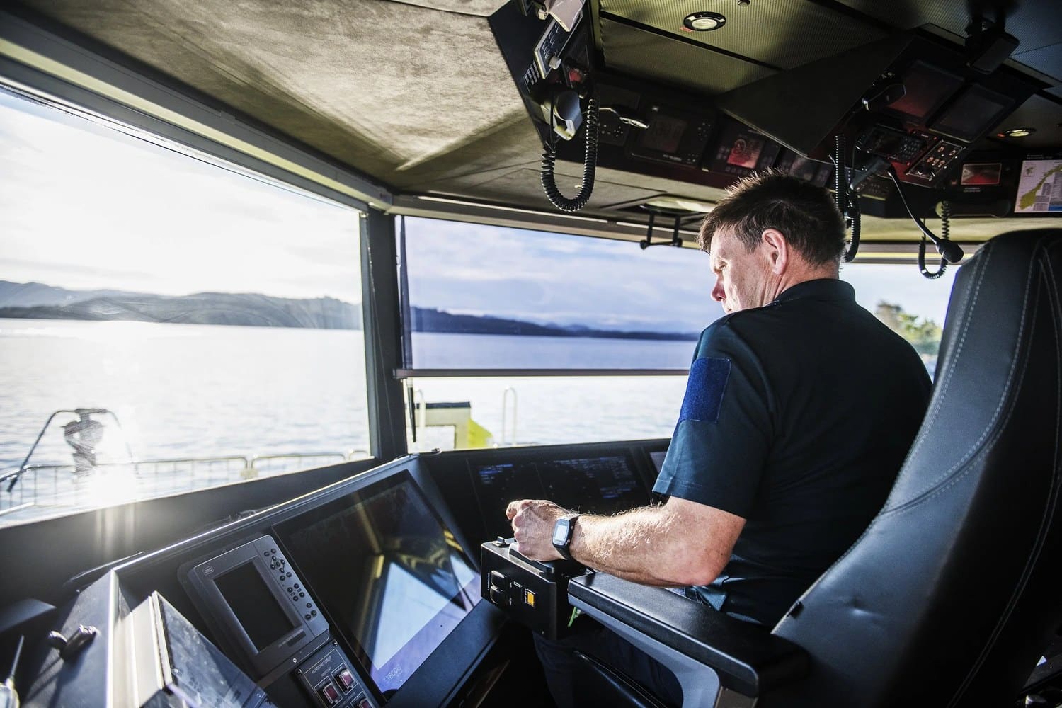 Skipper at the helm of the OBLUE MEDIC 22 in the Ryfylke basin