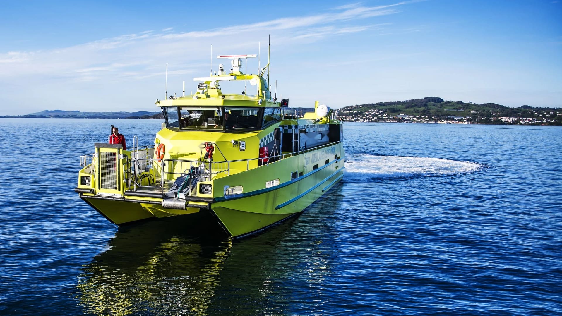 OBLUE MEDIC 22 from astern, working aft deck and twin hulls