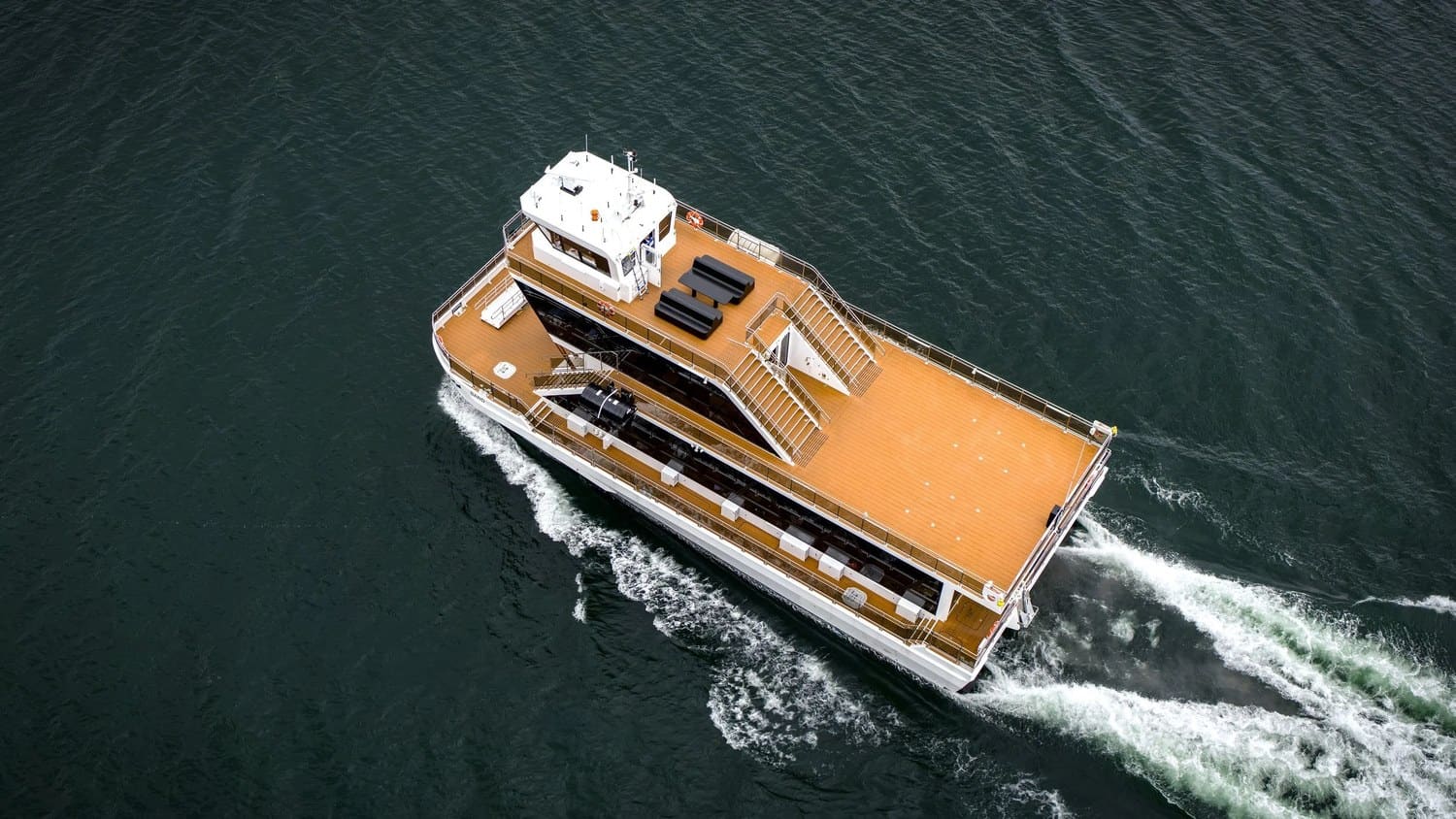 Top-down aerial view of the SEASIGHT 26 showing open decks