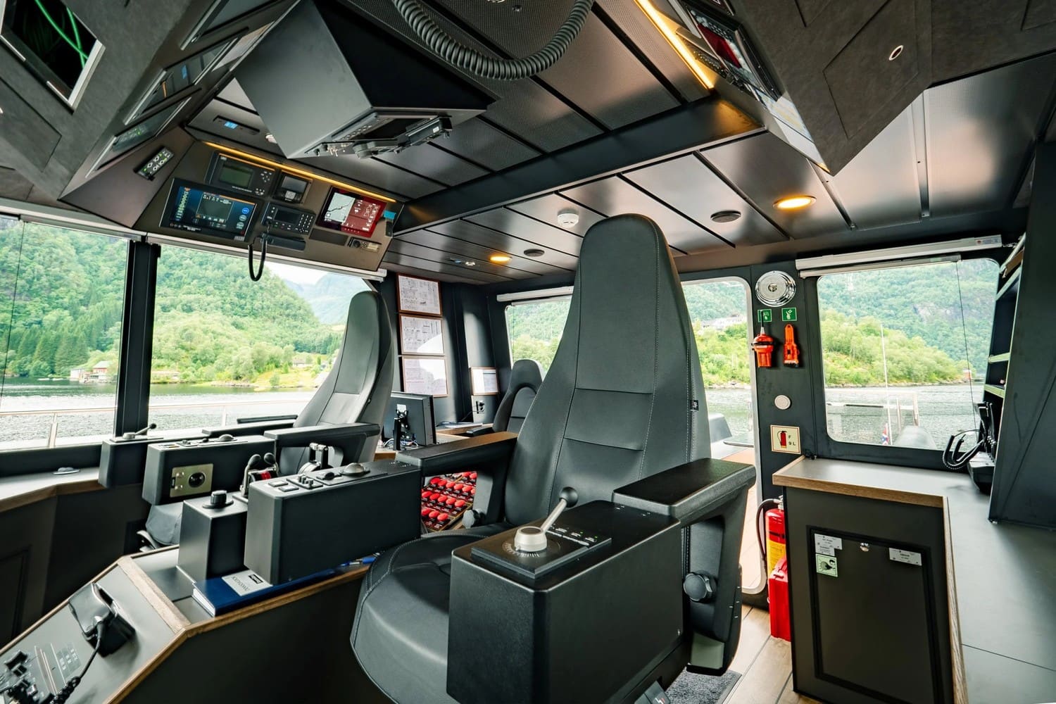 Wheelhouse of the SEASIGHT 26