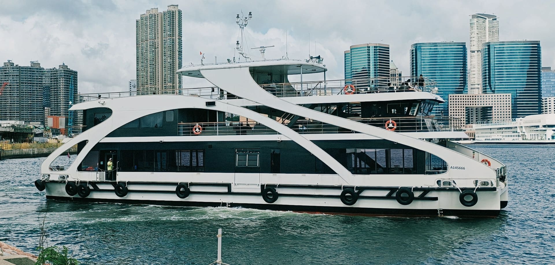 OBLUE SEASIGHT 35 side profile in Victoria Harbour